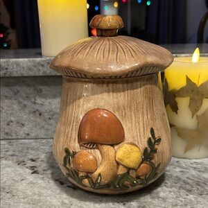 Vintage Arnel’s Mellow Mushroom canister in great condition